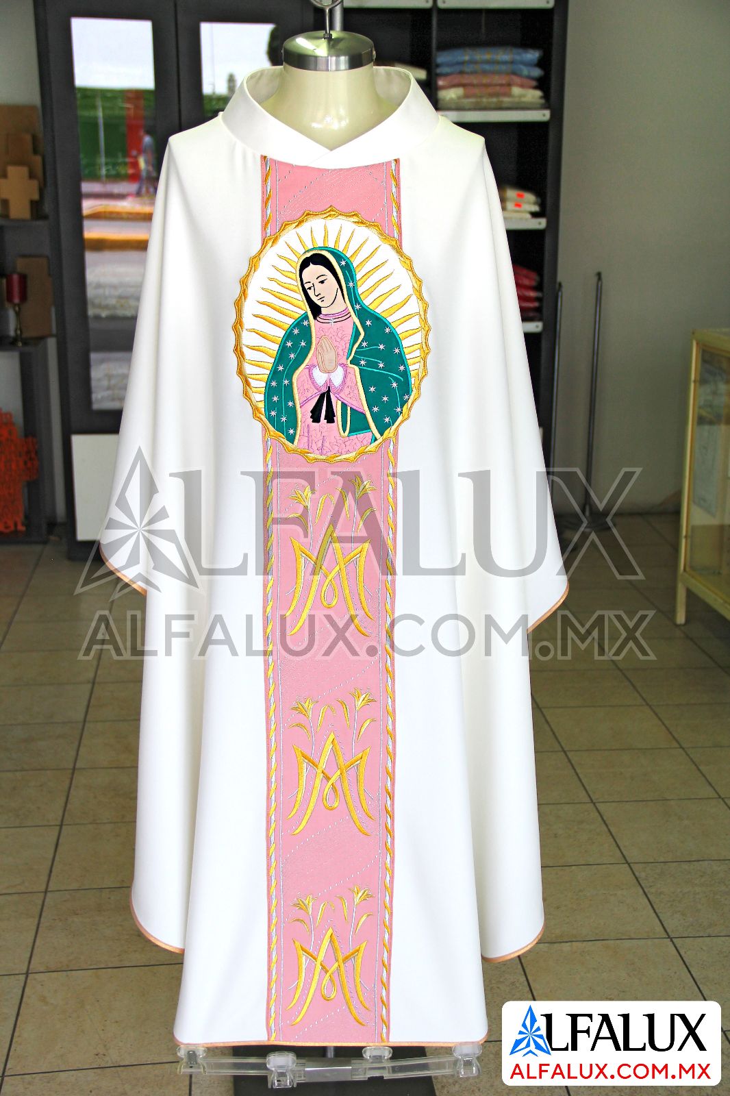 14 AVE MARIA Blanco Casulla Alfalux Palo Rosa Medallon Virgen Central 348IMG 1547